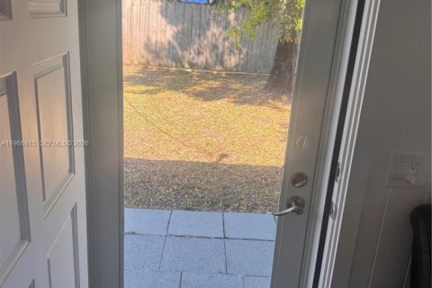 Casa en venta en Dania Beach, Florida, 3 dormitorios, 107.4 m2 № 2029775 - foto 19