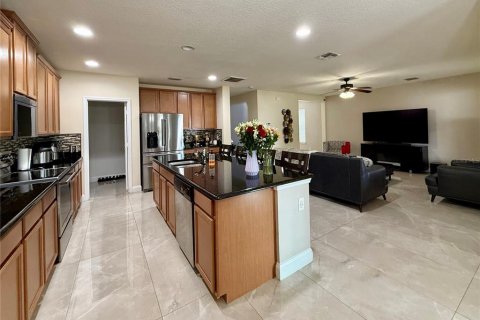 Villa ou maison à vendre à Kissimmee, Floride: 4 chambres, 216.28 m2 № 2420301 - photo 10