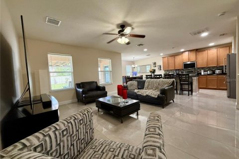 Villa ou maison à vendre à Kissimmee, Floride: 4 chambres, 216.28 m2 № 2420301 - photo 4