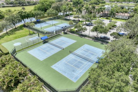 House in Boca Raton, Florida 3 bedrooms, 198.9 sq.m. № 1225867 - photo 1