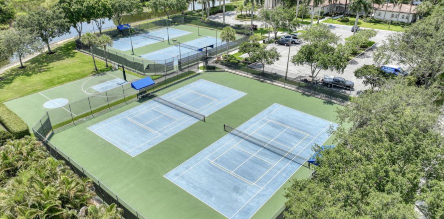 House in Boca Raton, Florida 3 bedrooms, 198.9 sq.m. № 1225867