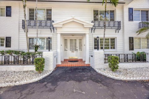 Condo in Coral Gables, Florida, 2 bedrooms  № 1938733 - photo 19