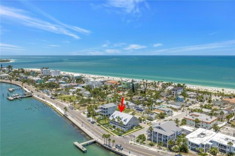 Townhouse in Saint Pete Beach, Florida 2 bedrooms, 113.62 sq.m. № 2210504 - photo 27