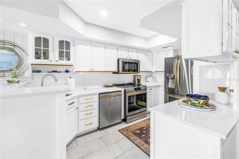 Townhouse in Saint Pete Beach, Florida 2 bedrooms, 113.62 sq.m. № 2210504 - photo 4