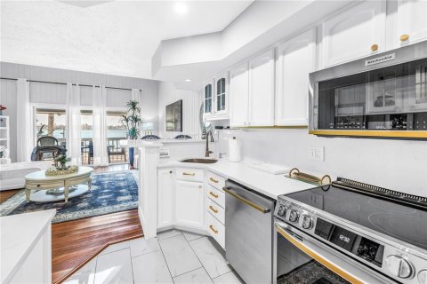 Townhouse in Saint Pete Beach, Florida 2 bedrooms, 113.62 sq.m. № 2210504 - photo 9
