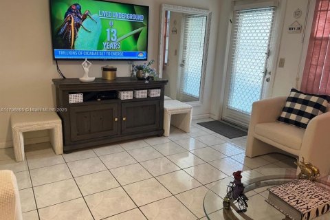 Condo in Deerfield Beach, Florida, 1 bedroom № 1682574 - photo 1