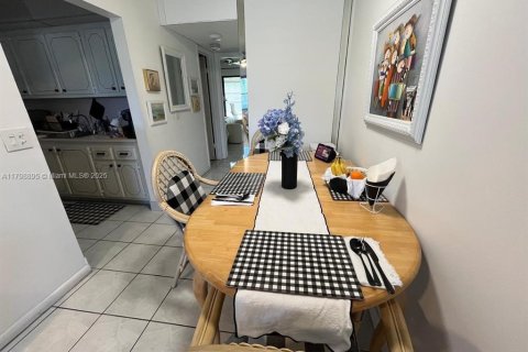 Condo in Deerfield Beach, Florida, 1 bedroom № 1682574 - photo 6