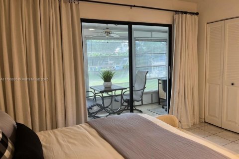 Condo in Deerfield Beach, Florida, 1 bedroom № 1682574 - photo 11