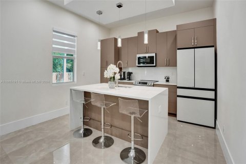 House in Lake Worth, Florida 3 bedrooms, 217.67 sq.m. № 1862546 - photo 6