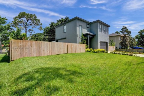 House in Lake Worth, Florida 3 bedrooms, 217.67 sq.m. № 1862546 - photo 4