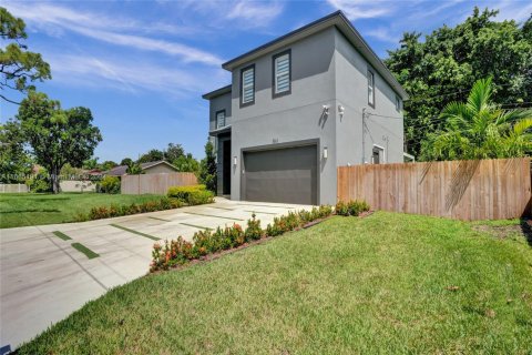 House in Lake Worth, Florida 3 bedrooms, 217.67 sq.m. № 1862546 - photo 5