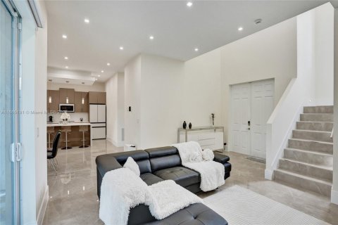 House in Lake Worth, Florida 3 bedrooms, 217.67 sq.m. № 1862546 - photo 13