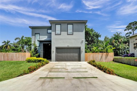 House in Lake Worth, Florida 3 bedrooms, 217.67 sq.m. № 1862546 - photo 1