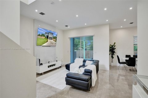 House in Lake Worth, Florida 3 bedrooms, 217.67 sq.m. № 1862546 - photo 16