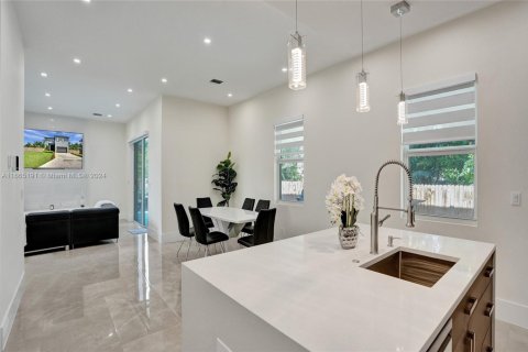 House in Lake Worth, Florida 3 bedrooms, 217.67 sq.m. № 1862546 - photo 10