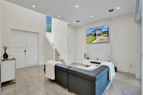 House in Lake Worth, Florida 3 bedrooms, 217.67 sq.m. № 1862546 - photo 17