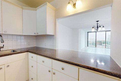 Copropriété à vendre à Aventura, Floride: 2 chambres, 100.24 m2 № 1966434 - photo 17