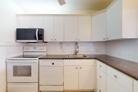 Copropriété à vendre à Aventura, Floride: 2 chambres, 100.24 m2 № 1966434 - photo 15