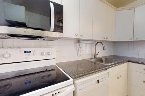 Copropriété à vendre à Aventura, Floride: 2 chambres, 100.24 m2 № 1966434 - photo 16