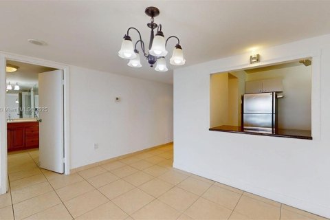 Copropriété à vendre à Aventura, Floride: 2 chambres, 100.24 m2 № 1966434 - photo 2