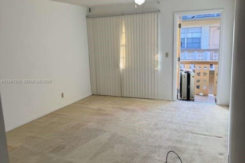 Снять в аренду кондоминиум в Холливуд, Флорида 1 спальня, 52.03м2, № 1998576 - фото 3