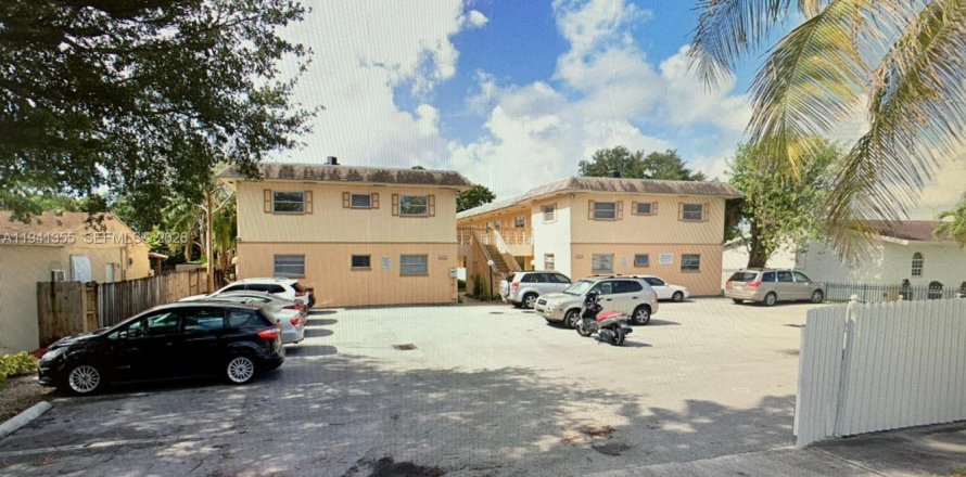 Кондоминиум с 1 спальней в Холливуд, Флорида № 1998576