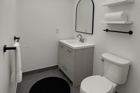 Condominio en alquiler en Doral, Florida, 2 dormitorios, 76.83 m2 № 1968026 - foto 13