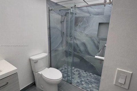 Condominio en alquiler en Doral, Florida, 2 dormitorios, 76.83 m2 № 1968026 - foto 9