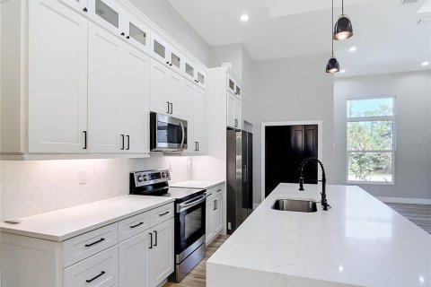 Villa ou maison à vendre à Port Charlotte, Floride: 4 chambres, 176.24 m2 № 2432581 - photo 10