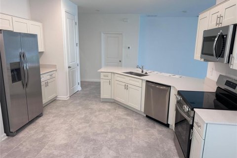 Casa en venta en Eagle Lake, Florida, 4 dormitorios, 199.74 m2 № 1909588 - foto 4