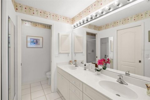 Condo in Venice, Florida, 2 bedrooms № 2428909 - photo 18