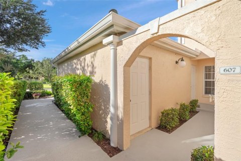 Condo in Venice, Florida, 2 bedrooms № 2428909 - photo 4
