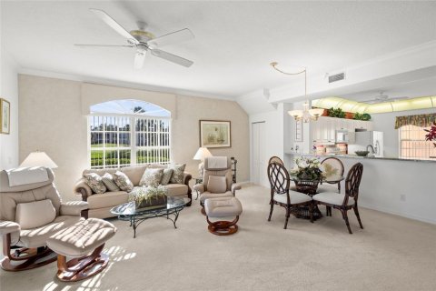 Condo in Venice, Florida, 2 bedrooms № 2428909 - photo 10