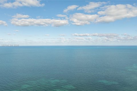 Condo in Key Biscayne, Florida, 1 bedroom № 2034021 - photo 30