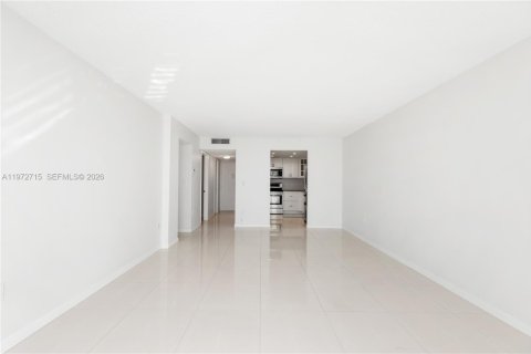 Condo in Key Biscayne, Florida, 1 bedroom № 2034021 - photo 8