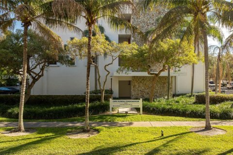 Condo in Key Biscayne, Florida, 1 bedroom № 2034021 - photo 25