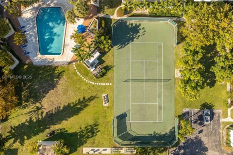 Condo in Key Biscayne, Florida, 1 bedroom № 2034021 - photo 21