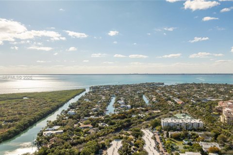 Condo in Key Biscayne, Florida, 1 bedroom № 2034021 - photo 24