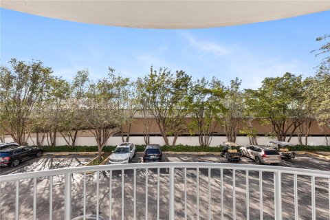 Condo in Key Biscayne, Florida, 1 bedroom № 2034021 - photo 20