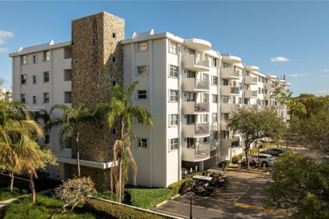 Condo in Key Biscayne, Florida, 1 bedroom № 2034021 - photo 28