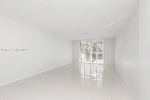 Condo in Key Biscayne, Florida, 1 bedroom № 2034021 - photo 2