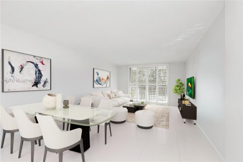 Condo in Key Biscayne, Florida, 1 bedroom № 2034021 - photo 1