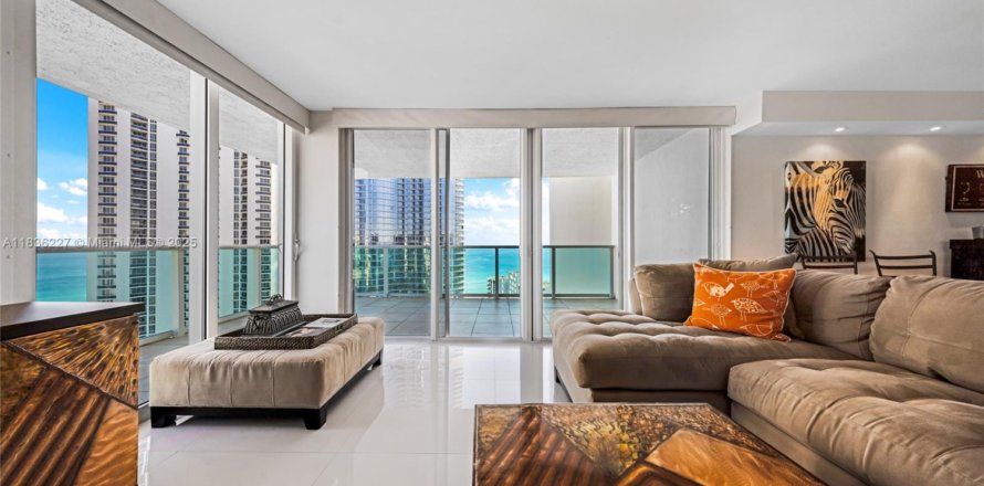 Condo in Sunny Isles Beach, Florida, 2 bedrooms  № 2037999