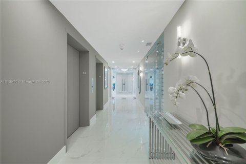 Купить кондоминиум в Майами-Бич, Флорида 3 спальни, 189.52м2, № 2088479 - фото 2