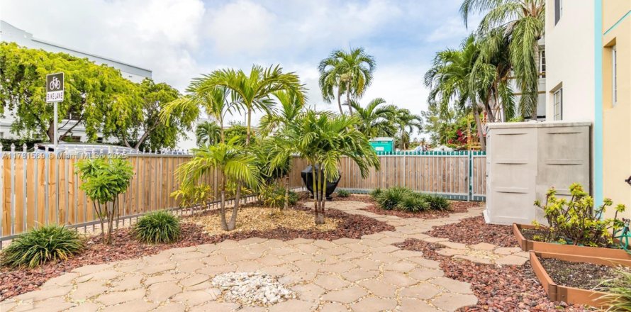Condo in Miami Beach, Florida, 1 bedroom № 1705374