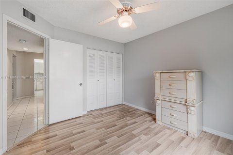 Condo in Lake Worth, Florida, 3 bedrooms  № 1709077 - photo 27
