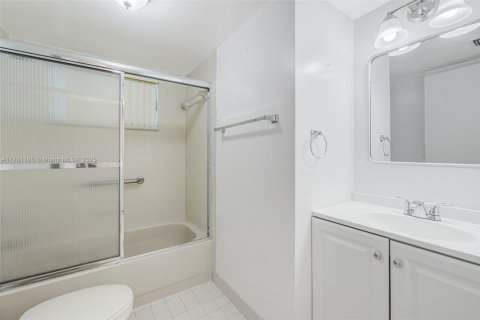 Condo in Lake Worth, Florida, 3 bedrooms  № 1709077 - photo 23