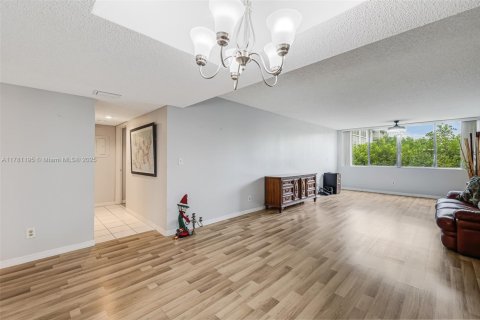 Condo in Lake Worth, Florida, 3 bedrooms  № 1709077 - photo 5