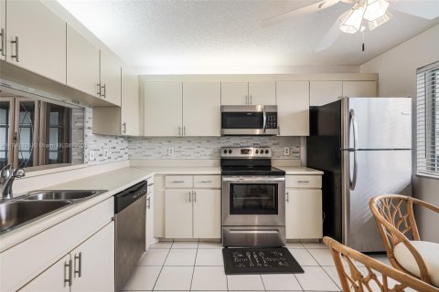 Condo in Lake Worth, Florida, 3 bedrooms  № 1709077 - photo 13