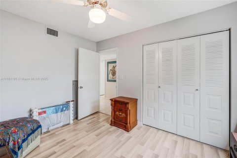Condo in Lake Worth, Florida, 3 bedrooms  № 1709077 - photo 29